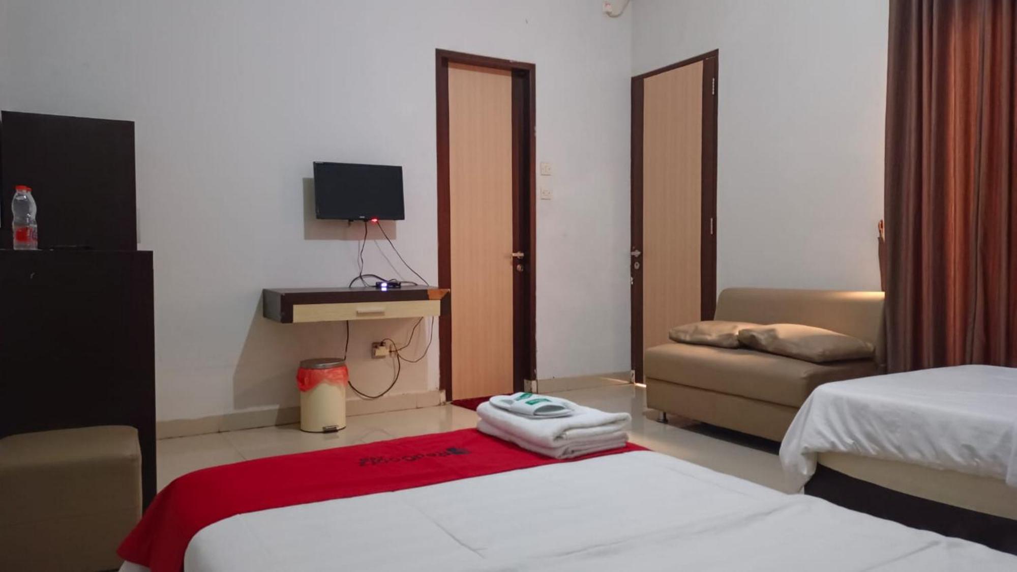 Reddoorz Syariah At Grand Taufiq Таракан Экстерьер фото